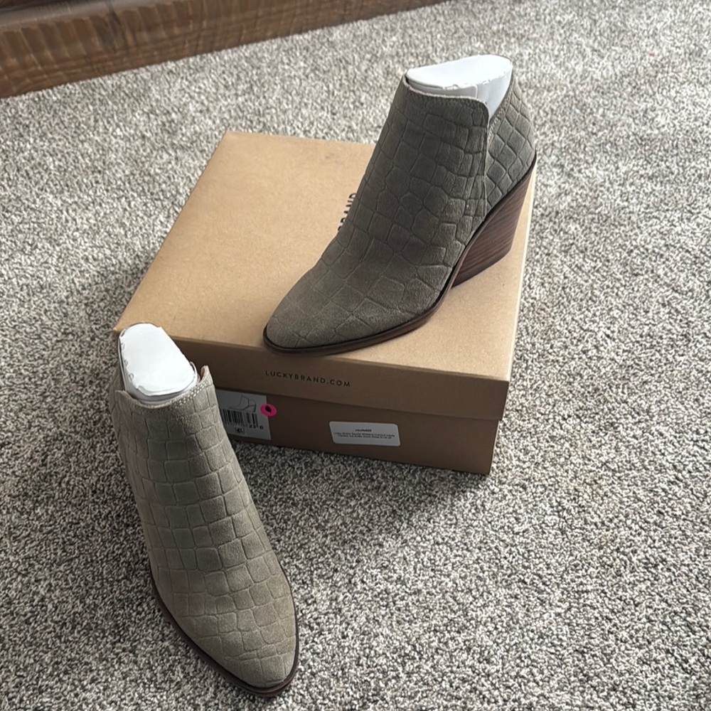Lucky Brand Women’s Tan Ankle Boots